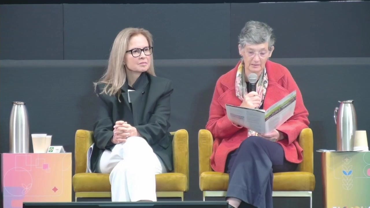 Rosa Poch speaking into a microphone on the panel