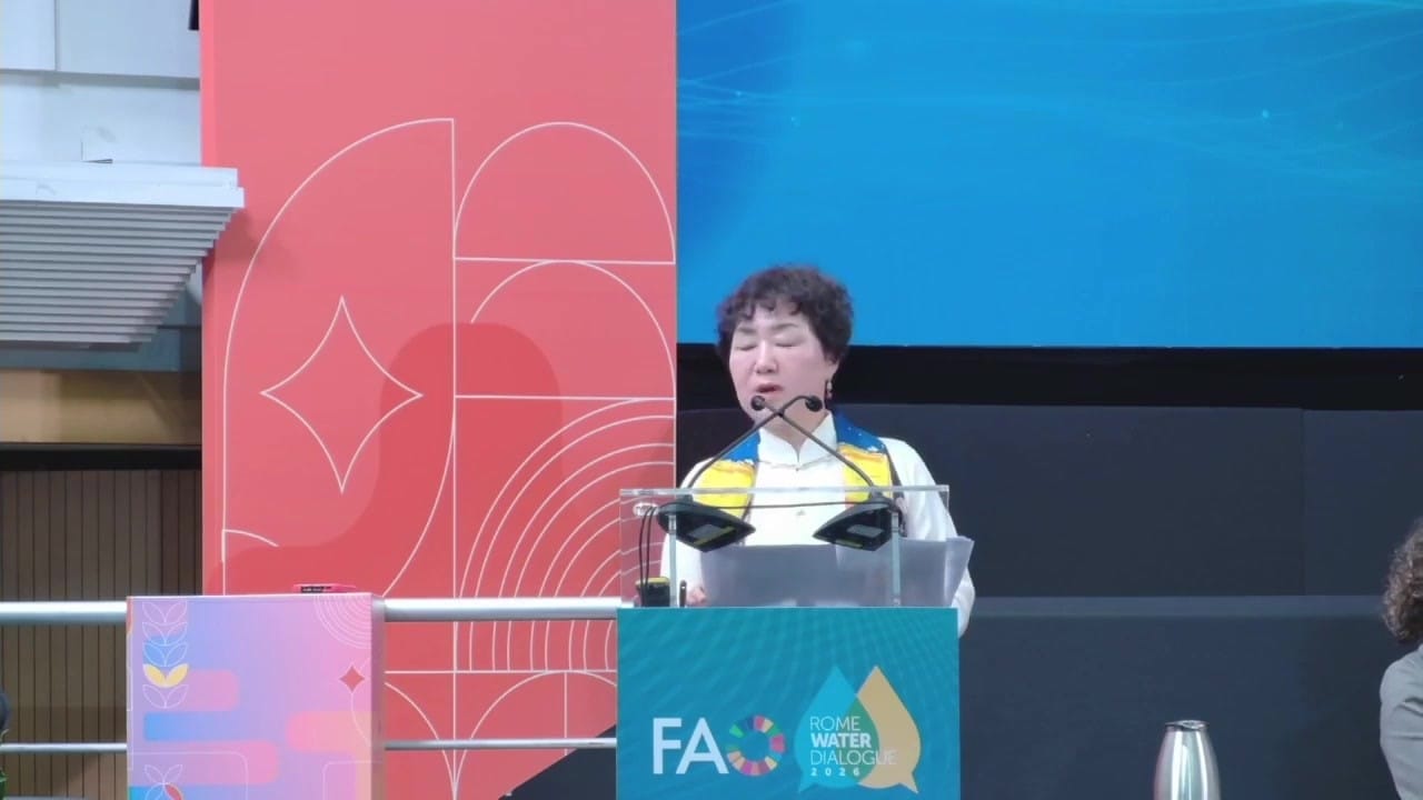 Linxiu Zhang of UNEP-IEMP presenting at the podium
