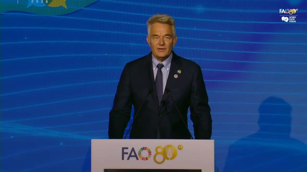 Jippe Hoogeveen, FAO Senior Land and Water Officer, at the lectern in FAO's Plenary Hall